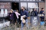 Rotterdam 30 januari 2021
Hugo de Jonge en zijn dochter Sarah doen boodschappen en lopen daarna weer naar huis