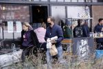 Rotterdam 30 januari 2021
Hugo de Jonge en zijn dochter Sarah doen boodschappen en lopen daarna weer naar huis