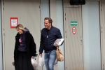 Rotterdam 30 januari 2021
Hugo de Jonge en zijn dochter Sarah doen boodschappen en lopen daarna weer naar huis
