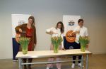 Aalsmeer 4 februari 2021
Inge de Bruijn Manon Nummerdor Flier en Jorrit Kroon dopen de Heroes tulp.
