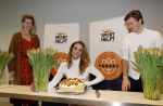 Aalsmeer 4 februari 2021
Inge de Bruijn Manon Nummerdor Flier en Jorrit Kroon dopen de Heroes tulp.