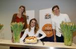 Aalsmeer 4 februari 2021
Inge de Bruijn Manon Nummerdor Flier en Jorrit Kroon dopen de Heroes tulp.