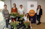 Aalsmeer 4 februari 2021
Inge de Bruijn Manon Nummerdor Flier en Jorrit Kroon dopen de Heroes tulp.