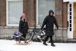 Amsterdam 8 februari 2021
Johnny Heitinga met zijn vrouw Charlotte en hun dochtertje Rixo in de sneeuw.