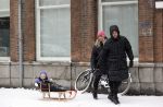 Amsterdam 8 februari 2021
Johnny Heitinga met zijn vrouw Charlotte en hun dochtertje Rixo in de sneeuw.