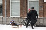 Amsterdam 8 februari 2021
Johnny Heitinga met zijn vrouw Charlotte en hun dochtertje Rixo in de sneeuw.