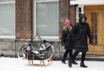 Amsterdam 8 februari 2021
Johnny Heitinga met zijn vrouw Charlotte en hun dochtertje Rixo in de sneeuw.