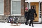 Amsterdam 8 februari 2021
Johnny Heitinga met zijn vrouw Charlotte en hun dochtertje Rixo in de sneeuw.