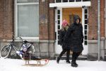 Amsterdam 8 februari 2021
Johnny Heitinga met zijn vrouw Charlotte en hun dochtertje Rixo in de sneeuw.