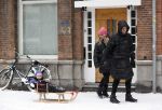 Amsterdam 8 februari 2021
Johnny Heitinga met zijn vrouw Charlotte en hun dochtertje Rixo in de sneeuw.