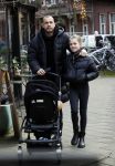 Amsterdam 25 januari 2021
Johnny Heitinga net dochter Jezebel en dochter Rixo op de cornelis schuytstraat