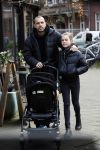 Amsterdam 25 januari 2021
Johnny Heitinga net dochter Jezebel en dochter Rixo op de cornelis schuytstraat