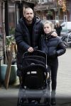 Amsterdam 25 januari 2021
Johnny Heitinga net dochter Jezebel en dochter Rixo op de cornelis schuytstraat