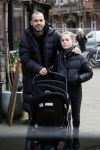 Amsterdam 25 januari 2021
Johnny Heitinga net dochter Jezebel en dochter Rixo op de cornelis schuytstraat
