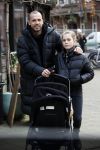 Amsterdam 25 januari 2021
Johnny Heitinga net dochter Jezebel en dochter Rixo op de cornelis schuytstraat