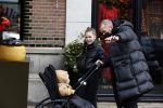 Amsterdam 25 januari 2021
Johnny Heitinga net dochter Jezebel en dochter Rixo op de cornelis schuytstraat