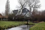 Uitdam 7 januari 2021
Katja Schuurman en de andere bewoners van Uitdam protesteren met zwarte vlaggen tegen de plannen om de dijken te verzwaren.