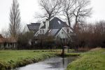 Uitdam 7 januari 2021
Katja Schuurman en de andere bewoners van Uitdam protesteren met zwarte vlaggen tegen de plannen om de dijken te verzwaren.