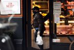 Amsterdam 16 januari 2021
Marc Marie Huybregts doet boodschappen in Amsterdam zuid