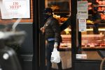 Amsterdam 16 januari 2021
Marc Marie Huybregts doet boodschappen in Amsterdam zuid