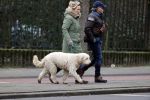 Amsterdam 11 januari 2021
Yvon Jaspers en haar hond met Marc Marie Huijbregts in het vondelpark.