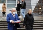 Utrecht 2 februari 2021
Rechtszaak Rachel Hazes tegen haar oude PA Marieke v Beek . Royce de Vries is de advocaat van Rachel. Marieke heeft advocaat Bernhard Tomlow. Ricardo Klaverdijk Big Willem v Boxtel en Jacqueline v d Gijp waren aanwezig.