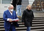 Utrecht 2 februari 2021
Rechtszaak Rachel Hazes tegen haar oude PA Marieke v Beek . Royce de Vries is de advocaat van Rachel. Marieke heeft advocaat Bernhard Tomlow. Ricardo Klaverdijk Big Willem v Boxtel en Jacqueline v d Gijp waren aanwezig.