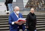 Utrecht 2 februari 2021
Rechtszaak Rachel Hazes tegen haar oude PA Marieke v Beek . Royce de Vries is de advocaat van Rachel. Marieke heeft advocaat Bernhard Tomlow. Ricardo Klaverdijk Big Willem v Boxtel en Jacqueline v d Gijp waren aanwezig.