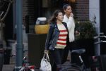 Amsterdam 23 januari 2021
Merel Westrik koopt kleding bij Suitsudio op de cornelis schuytstraat. Merel is 5 maanden zwanger . Ze komt met haar styliste en worden door twee verkopers geholpen.