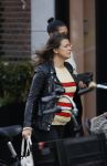 Amsterdam 23 januari 2021
Merel Westrik koopt kleding bij Suitsudio op de cornelis schuytstraat. Merel is 5 maanden zwanger . Ze komt met haar styliste en worden door twee verkopers geholpen.