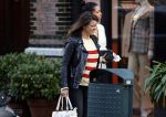 Amsterdam 23 januari 2021
Merel Westrik koopt kleding bij Suitsudio op de cornelis schuytstraat. Merel is 5 maanden zwanger . Ze komt met haar styliste en worden door twee verkopers geholpen.