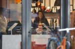 Amsterdam 23 januari 2021
Merel Westrik koopt kleding bij Suitsudio op de cornelis schuytstraat. Merel is 5 maanden zwanger . Ze komt met haar styliste en worden door twee verkopers geholpen.