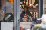 Amsterdam 23 januari 2021
Merel Westrik koopt kleding bij Suitsudio op de cornelis schuytstraat. Merel is 5 maanden zwanger . Ze komt met haar styliste en worden door twee verkopers geholpen.