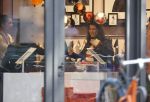 Amsterdam 23 januari 2021
Merel Westrik koopt kleding bij Suitsudio op de cornelis schuytstraat. Merel is 5 maanden zwanger . Ze komt met haar styliste en worden door twee verkopers geholpen.
