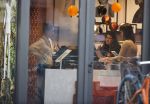 Amsterdam 23 januari 2021
Merel Westrik koopt kleding bij Suitsudio op de cornelis schuytstraat. Merel is 5 maanden zwanger . Ze komt met haar styliste en worden door twee verkopers geholpen.