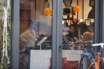 Amsterdam 23 januari 2021
Merel Westrik koopt kleding bij Suitsudio op de cornelis schuytstraat. Merel is 5 maanden zwanger . Ze komt met haar styliste en worden door twee verkopers geholpen.