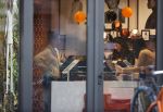 Amsterdam 23 januari 2021
Merel Westrik koopt kleding bij Suitsudio op de cornelis schuytstraat. Merel is 5 maanden zwanger . Ze komt met haar styliste en worden door twee verkopers geholpen.