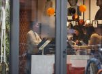 Amsterdam 23 januari 2021
Merel Westrik koopt kleding bij Suitsudio op de cornelis schuytstraat. Merel is 5 maanden zwanger . Ze komt met haar styliste en worden door twee verkopers geholpen.