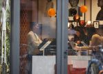 Amsterdam 23 januari 2021
Merel Westrik koopt kleding bij Suitsudio op de cornelis schuytstraat. Merel is 5 maanden zwanger . Ze komt met haar styliste en worden door twee verkopers geholpen.