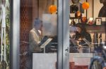 Amsterdam 23 januari 2021
Merel Westrik koopt kleding bij Suitsudio op de cornelis schuytstraat. Merel is 5 maanden zwanger . Ze komt met haar styliste en worden door twee verkopers geholpen.