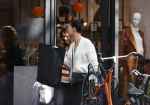 Amsterdam 23 januari 2021
Merel Westrik koopt kleding bij Suitsudio op de cornelis schuytstraat. Merel is 5 maanden zwanger . Ze komt met haar styliste en worden door twee verkopers geholpen.