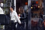 Amsterdam 23 januari 2021
Merel Westrik koopt kleding bij Suitsudio op de cornelis schuytstraat. Merel is 5 maanden zwanger . Ze komt met haar styliste en worden door twee verkopers geholpen.