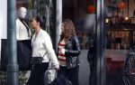 Amsterdam 23 januari 2021
Merel Westrik koopt kleding bij Suitsudio op de cornelis schuytstraat. Merel is 5 maanden zwanger . Ze komt met haar styliste en worden door twee verkopers geholpen.
