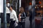 Amsterdam 23 januari 2021
Merel Westrik koopt kleding bij Suitsudio op de cornelis schuytstraat. Merel is 5 maanden zwanger . Ze komt met haar styliste en worden door twee verkopers geholpen.