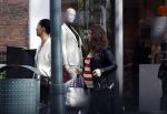 Amsterdam 23 januari 2021
Merel Westrik koopt kleding bij Suitsudio op de cornelis schuytstraat. Merel is 5 maanden zwanger . Ze komt met haar styliste en worden door twee verkopers geholpen.