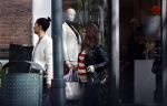 Amsterdam 23 januari 2021
Merel Westrik koopt kleding bij Suitsudio op de cornelis schuytstraat. Merel is 5 maanden zwanger . Ze komt met haar styliste en worden door twee verkopers geholpen.