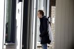 Aalsmeer 13 januari 2021
Nick Dijkman aan de deur bij Bonnie st Claire.
Haar man Arne Jan Jongebloed doet boodschappen