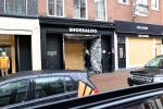 Amsterdam 27 januari 2021
Alle winkels in de pc hooftstraat zijn af getimmerd met hout ivm de verwachtte rellen en plunderingen.