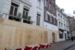 Amsterdam 27 januari 2021
Alle winkels in de pc hooftstraat zijn af getimmerd met hout ivm de verwachtte rellen en plunderingen.