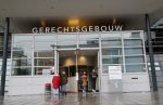 Utrecht 2 februari 2021
Rechtszaak Rachel Hazes tegen haar oude PA Marieke v Beek . Royce de Vries is de advocaat van Rachel. Marieke heeft advocaat Bernhard Tomlow. Ricardo Klaverdijk Big Willem v Boxtel en Jacqueline v d Gijp waren aanwezig.